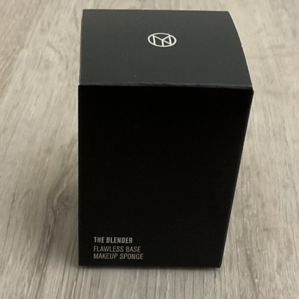 IL MAKIAGE The Blender Flawless Base‎ Makeup Sponge Black Teardrop 212-70302 NEW